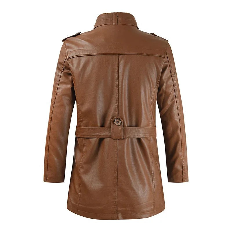 Rückansicht braune Lederjacke mit Taillengürtel und Schulterklappen