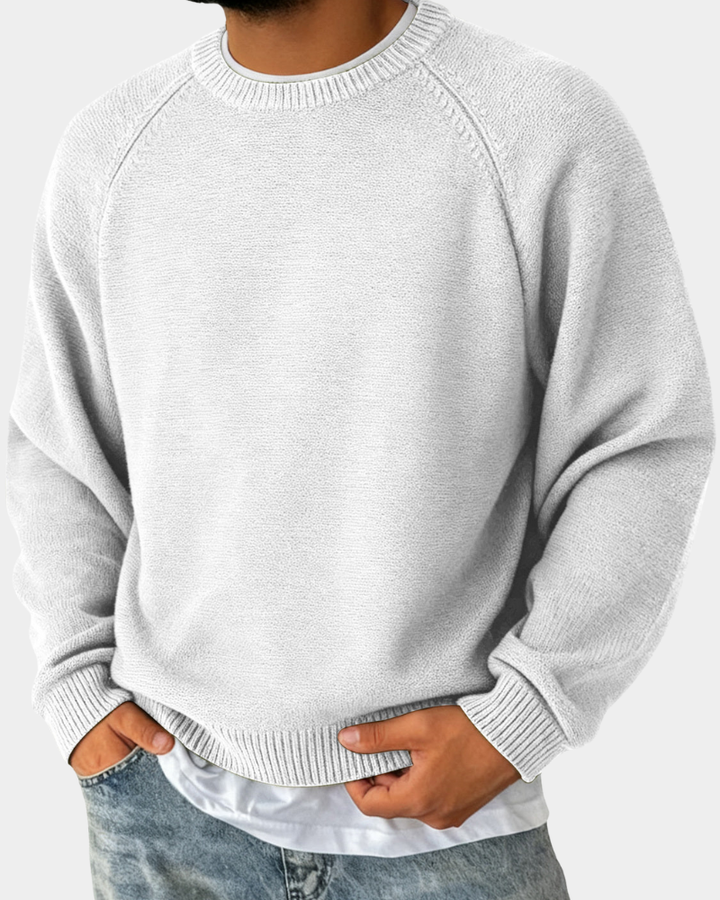 Weißer Strickpullover mit Rundhalsausschnitt und Raglanärmeln