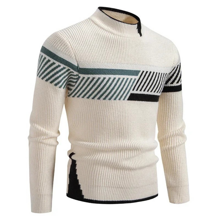 Cremeweißer Strickpullover mit grün-schwarzem Streifenmuster am Schulterbereich