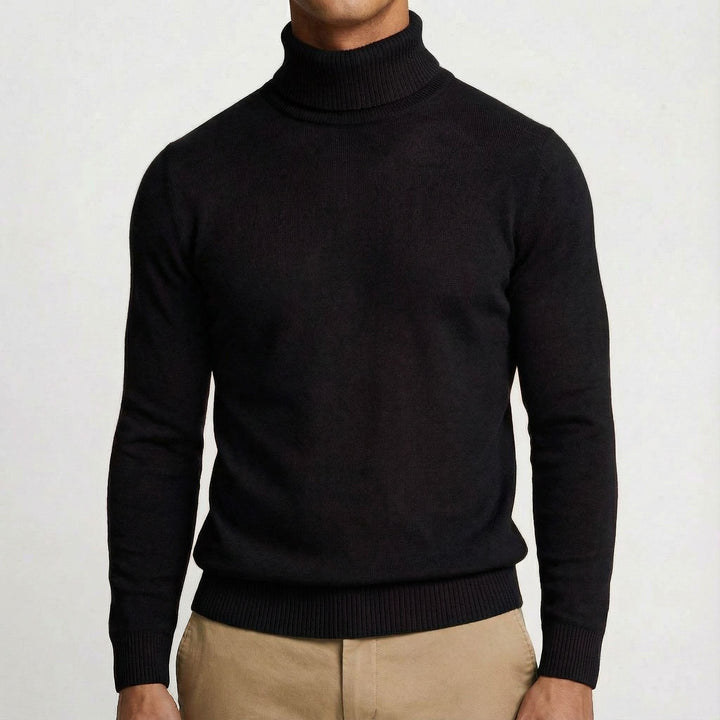 Schwarzer Rollkragenpullover mit langen Ärmeln, kombiniert mit beiger Chino