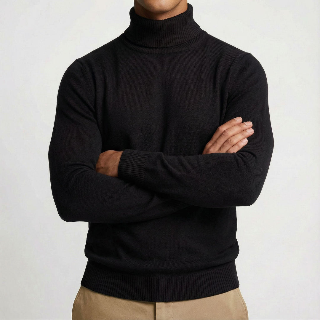 Schwarzer Rollkragenpullover mit verschränkten Armen, Detailansicht des Strickmusters