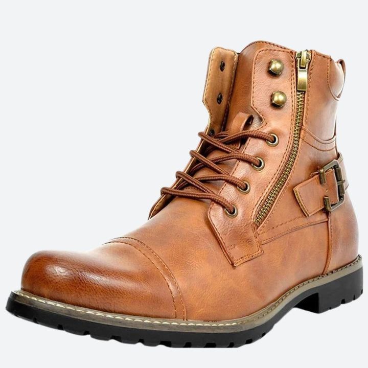 Cognacfarbener Lederstiefel für Herren mit Reißverschluss und Nietendetails