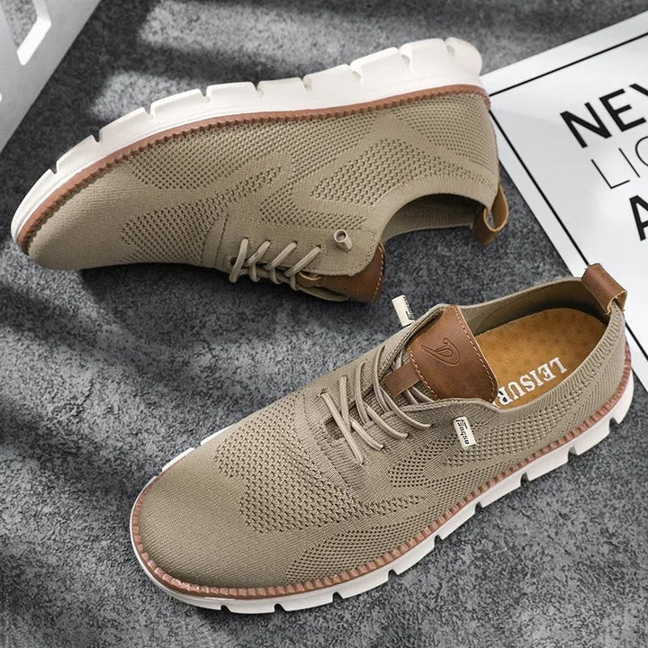 Beige Strick-Sneaker für Herren, Innensohle und Sohlenprofil im Detail sichtbar