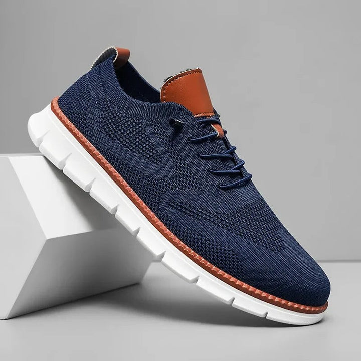 Dunkelblauer Sneaker für Herren mit Schnürung und braunen Lederakzenten