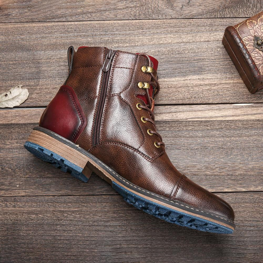 Seitenansicht einer braunen Lederstiefelette mit Reißverschluss und blauer Sohle