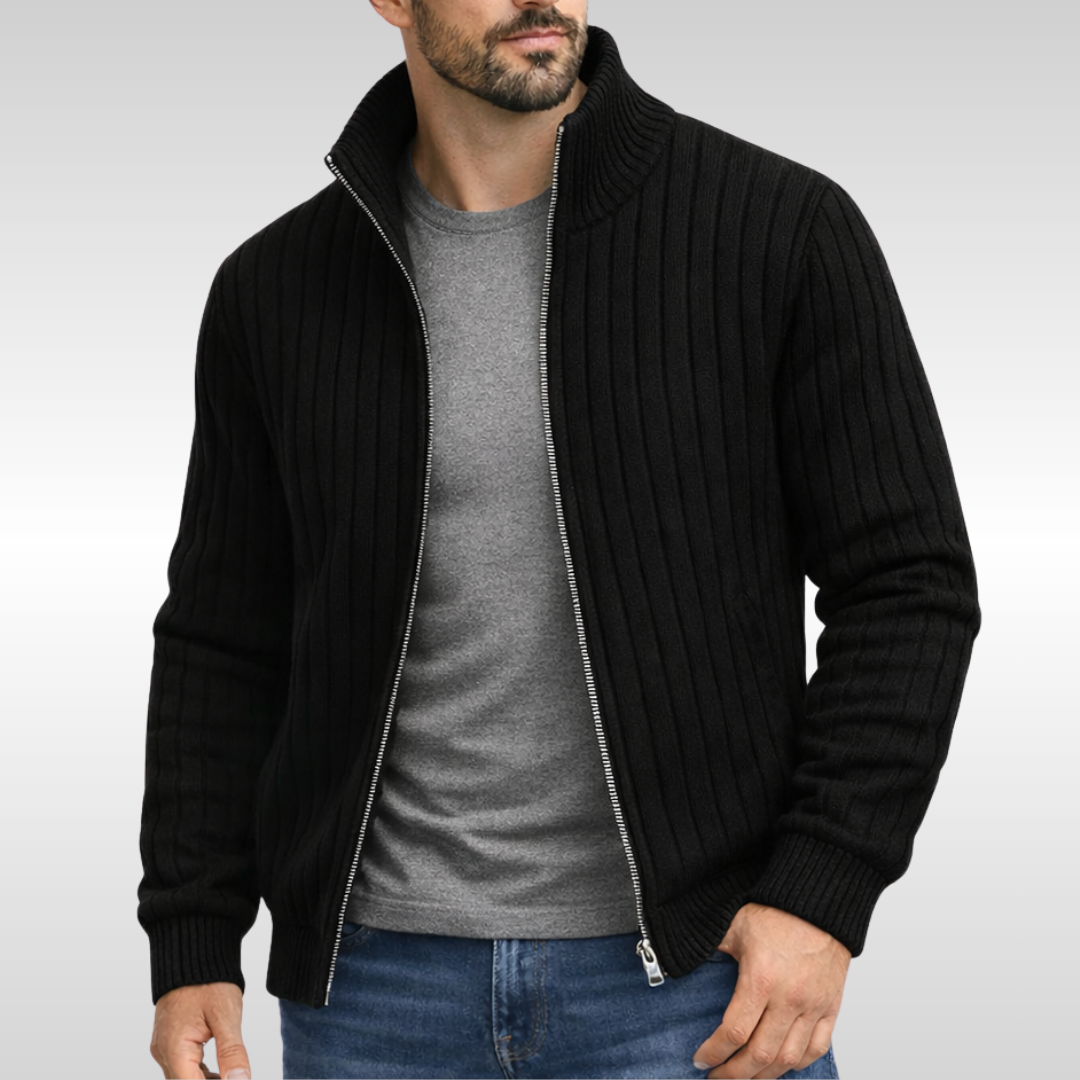 Schwarze Strickjacke mit Reißverschluss, kombiniert mit grauem Shirt