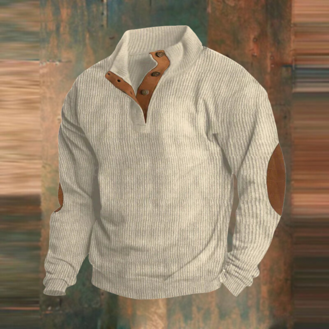 Cremeweißer Herrenpullover mit Stehkragen, Knopfleiste und Wildleder-Akzenten