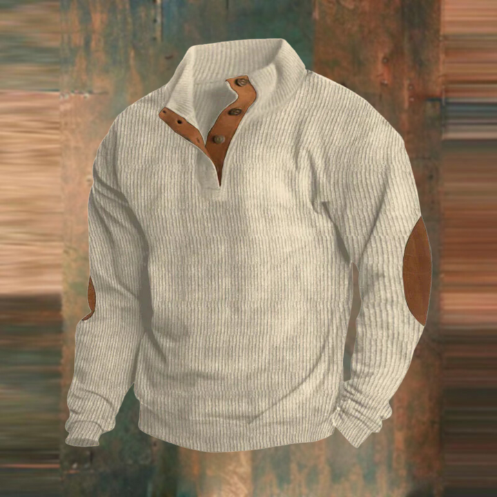Cremeweißer Herrenpullover mit Stehkragen, Knopfleiste und Wildleder-Akzenten