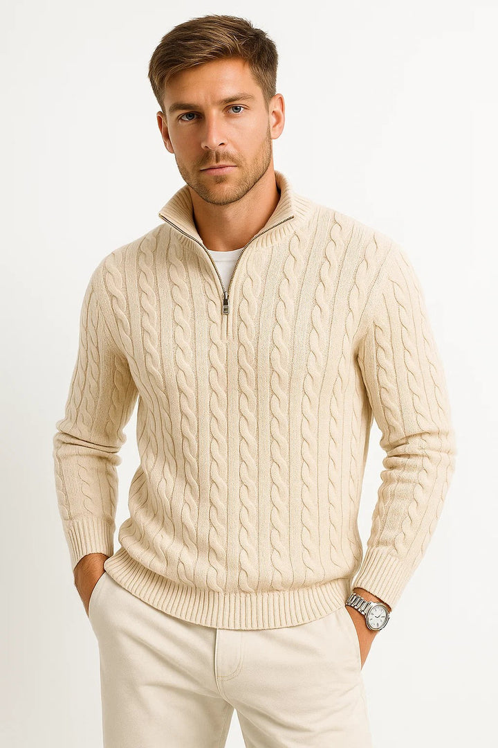 Beiger Troyer-Pullover mit Zopfmuster, kombiniert mit heller Chino
