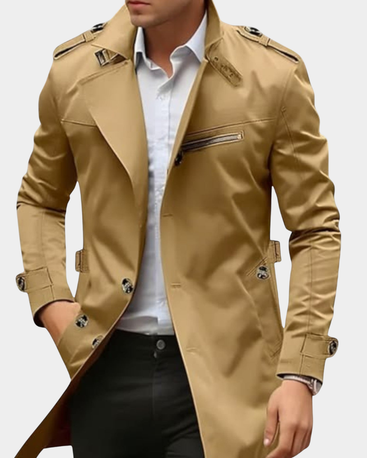 Camelfarbener Trenchcoat mit Schulterklappen und Zierknöpfen, schlanke Passform