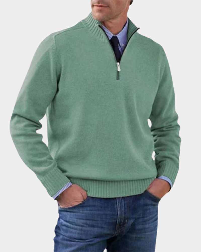 Salbeigrüner Strickpullover mit Half-Zip Kragen und Rippbündchen