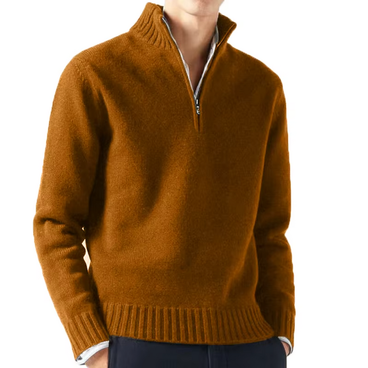 Cognacbrauner Herrenpullover mit Half-Zip-Kragen und Rippbündchen