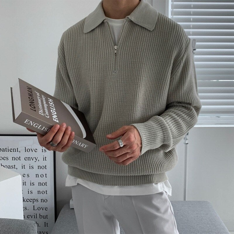Hellgrauer Strickpullover mit Polokragen und Halbreißverschluss für Herren