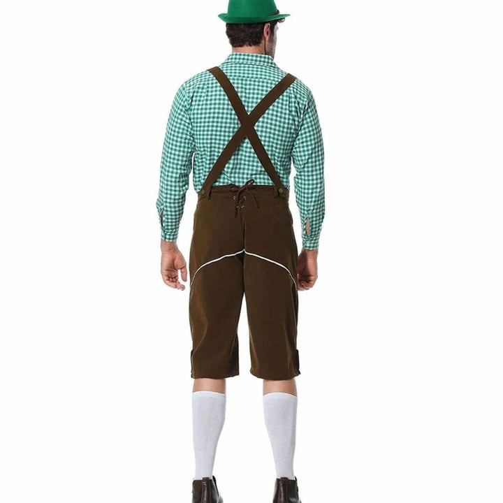 Rückansicht der braunen Trachtenlederhose mit gekreuzten Hosenträgern und Karohemd