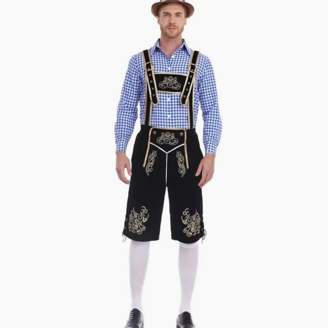 Schwarze Kniebundhose im Lederhosen-Stil mit blau-weißem Karohemd und Trachtenhut