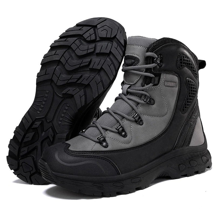 Taktische Stiefel in Grau-Schwarz mit grobem Sohlenprofil im Paar
