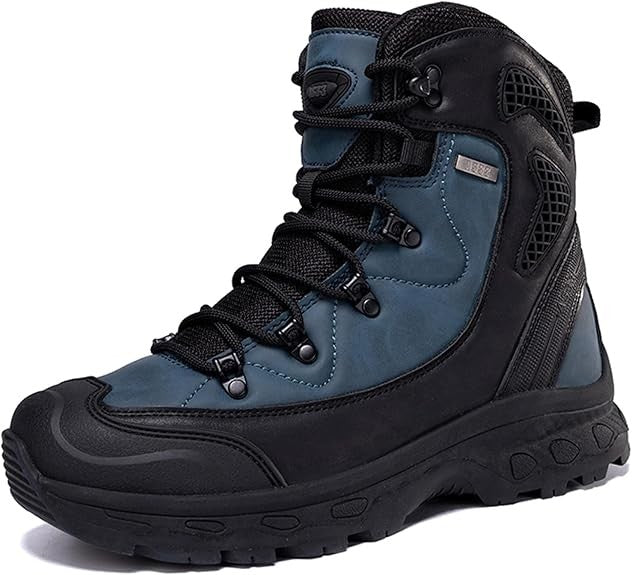 Taktischer Stiefel in Blau-Schwarz mit verstärkter Zehenkappe im Profil
