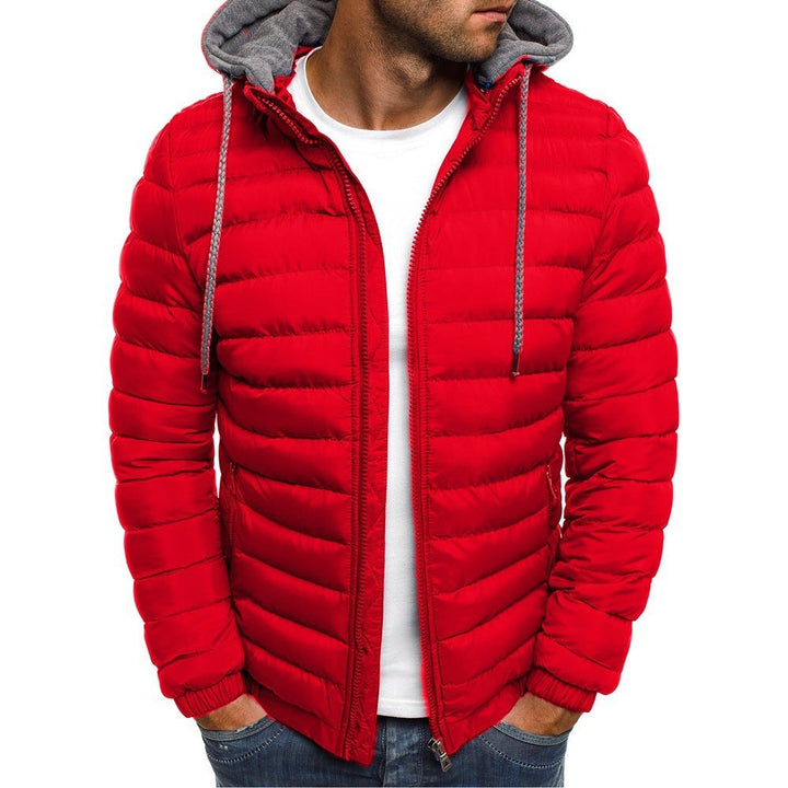 Rote Herren-Steppjacke mit grauer Kapuze und Zip-Taschen