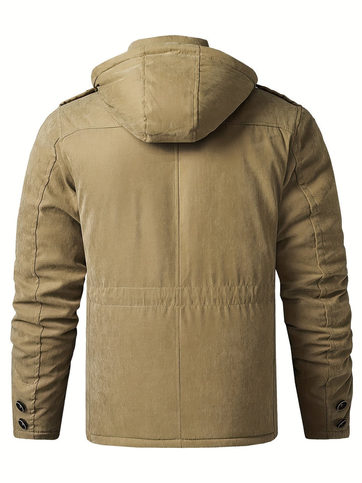 Beige Winterjacke von hinten mit Kapuze und sichtbaren Ärmelknöpfen