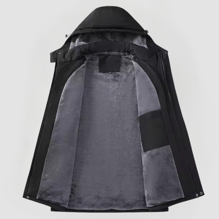 Innenansicht der schwarzen Winterjacke mit flauschigem Fleecefutter und Kapuze