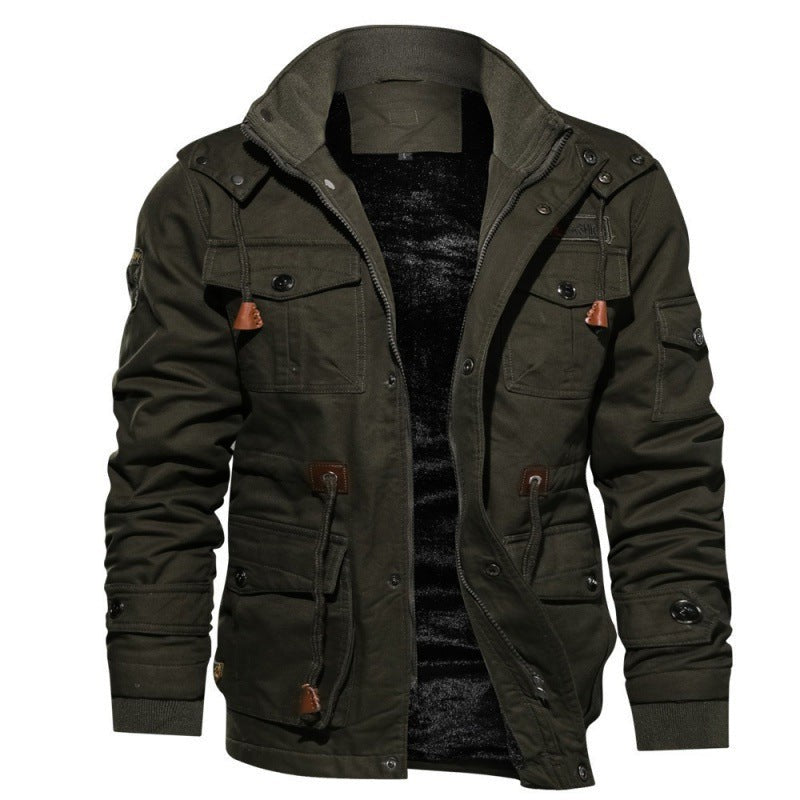 Olivgrüne Herren-Winterjacke mit Kapuze und Lederdetails, Frontansicht freigestellt
