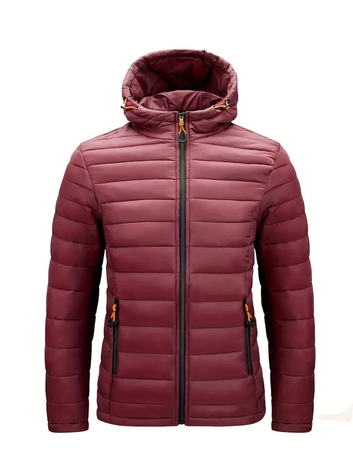 Weinrote Steppjacke mit Kapuze und orangefarbenen Details, Vorderansicht