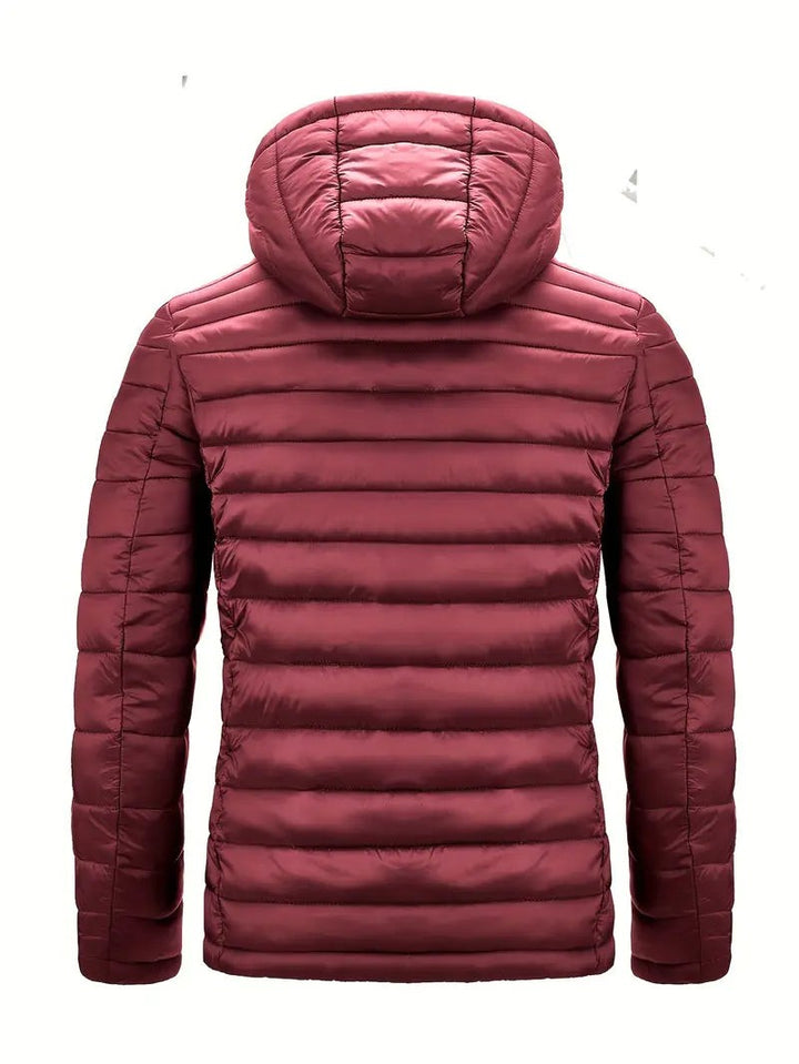 Bordeauxrote Kapuzenjacke von hinten mit gestepptem Muster