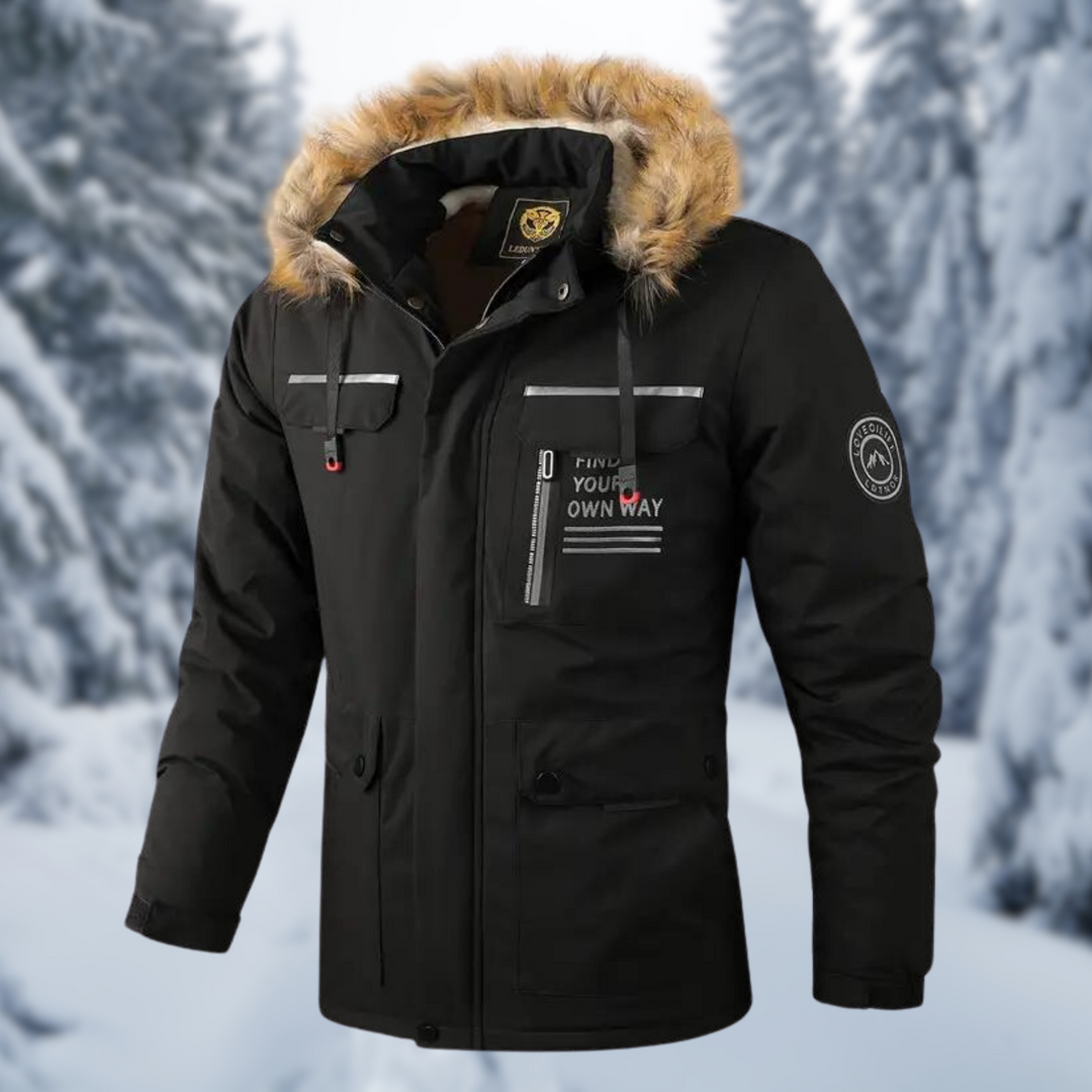 Schwarze Winterjacke mit Kunstfell-Kapuze und aufgesetzten Taschen