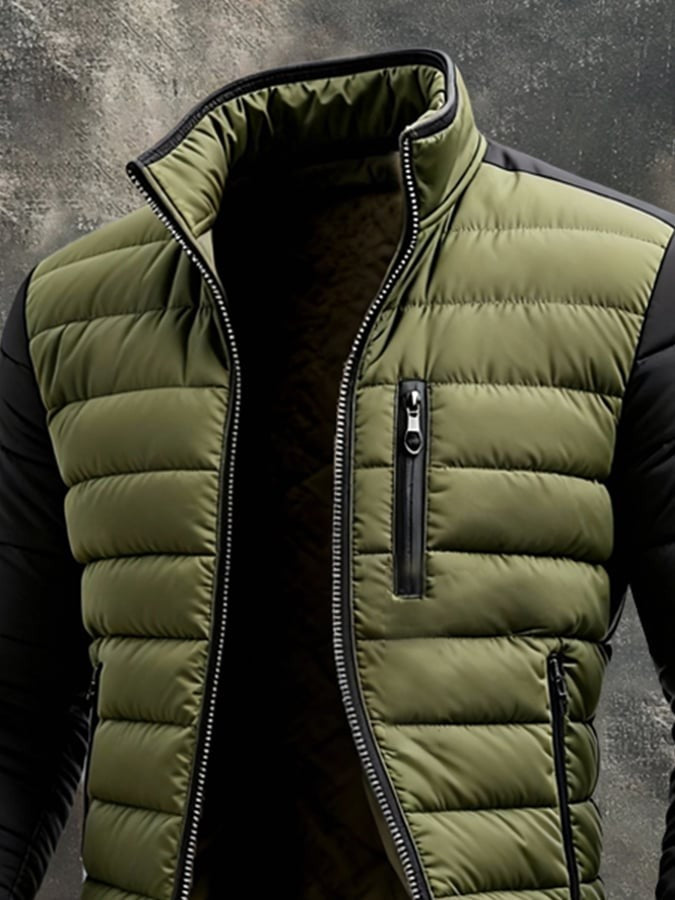 Detailansicht der Brusttasche mit Reißverschluss an olivgrüner Steppjacke