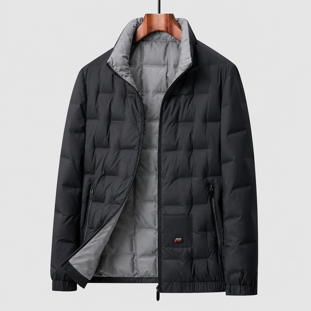 Schwarze Steppjacke mit Stehkragen und offenem Reißverschluss am Bügel