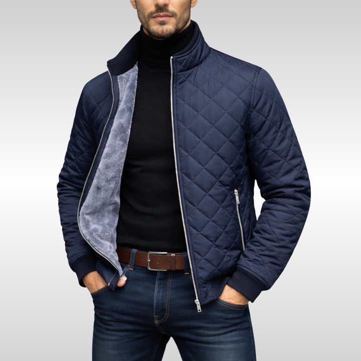 Dunkelblaue Steppjacke mit Stehkragen und kuscheligem Fellfutter