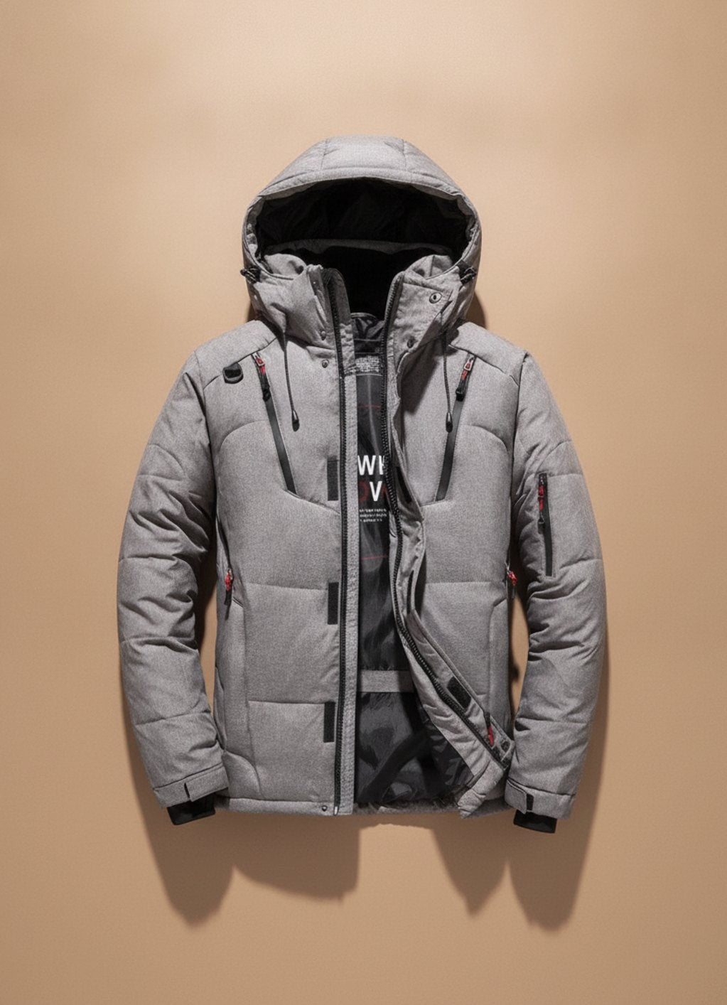 Graue Winterjacke mit gefütterter Kapuze und praktischen Brusttaschen