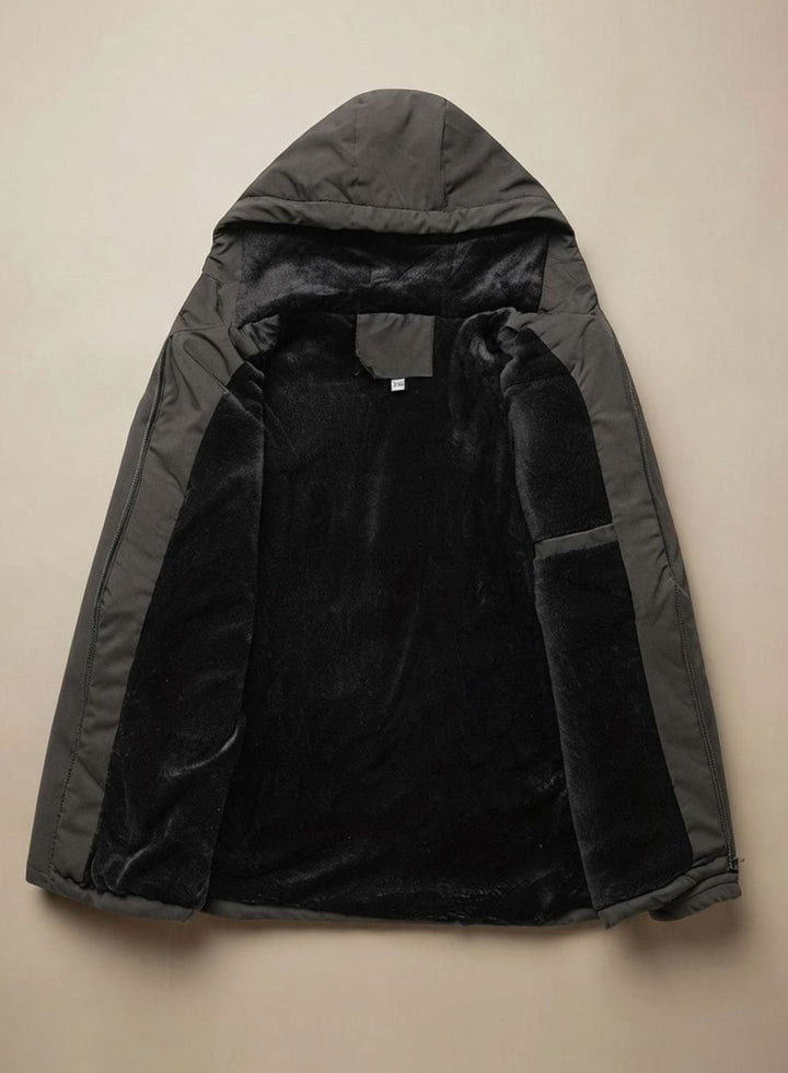 Geöffnete Winterjacke mit Kapuze und warmem Fleece-Innenfutter