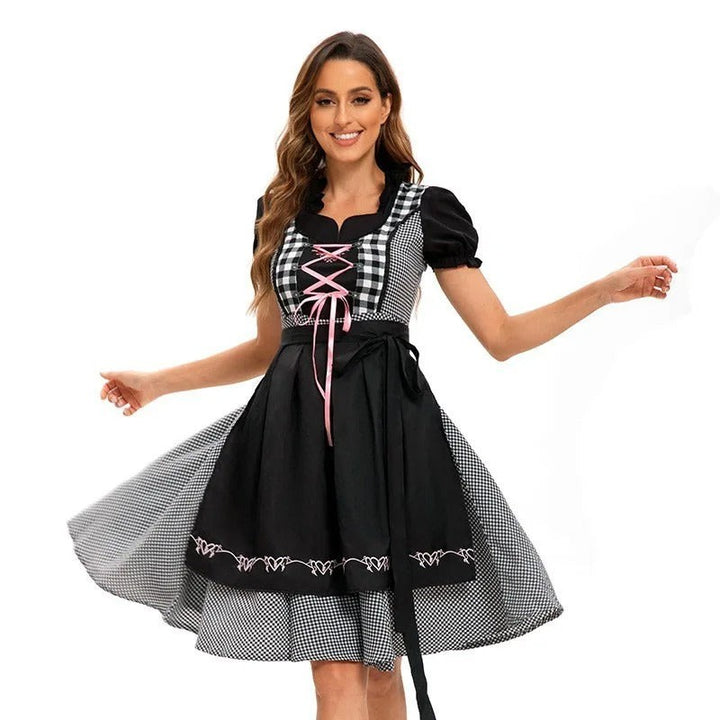 Schwarz-weiß kariertes Trachtenkleid mit rosa Schnürband und Puffärmeln