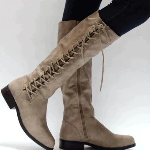 Beige Wildleder-Schnürstiefel knielang mit schmaler Schnürung vorne
