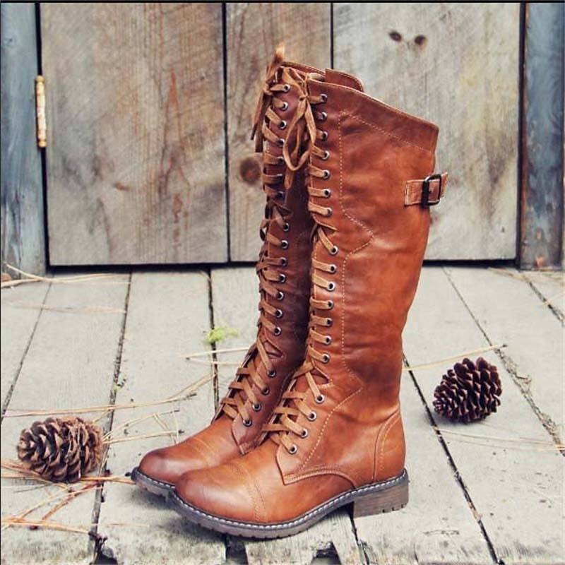 Braune knielange Schnürstiefel aus Leder im Vintage-Reitstil mit Schnalle