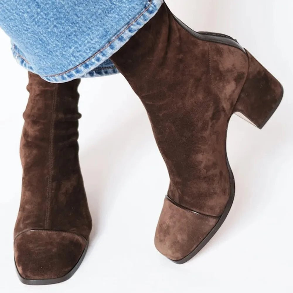 Braune Wildleder Stiefeletten mit Blockabsatz und quadratischer Zehenpartie