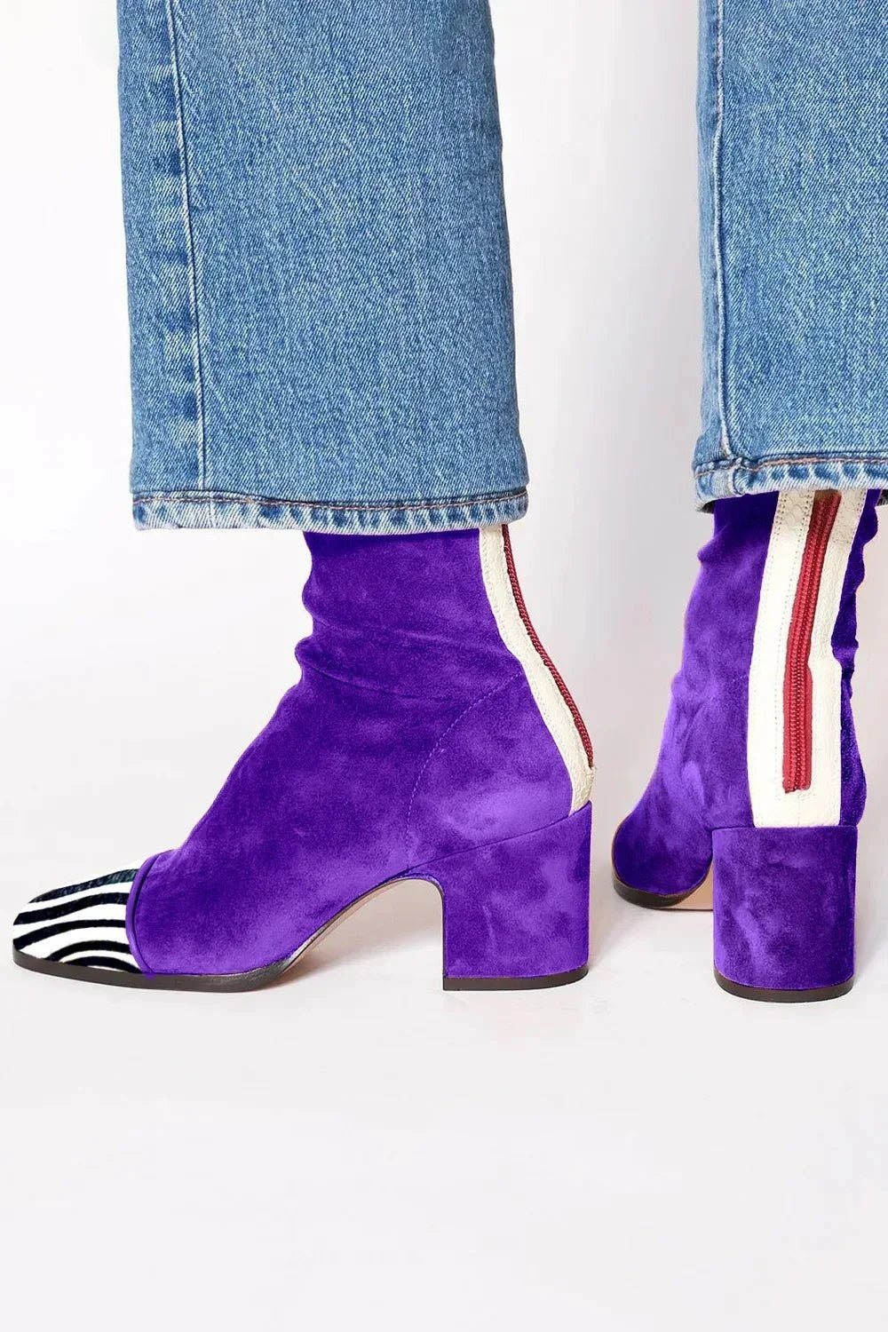 Lila Wildleder Stiefeletten mit Zebra-Print Zehenkappe und rotem Reißverschluss
