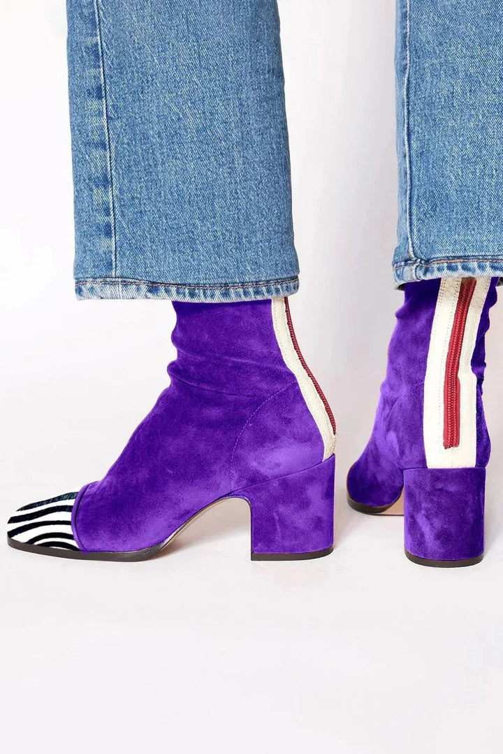 Lila Wildleder Stiefeletten mit Zebra-Print Zehenkappe und rotem Reißverschluss