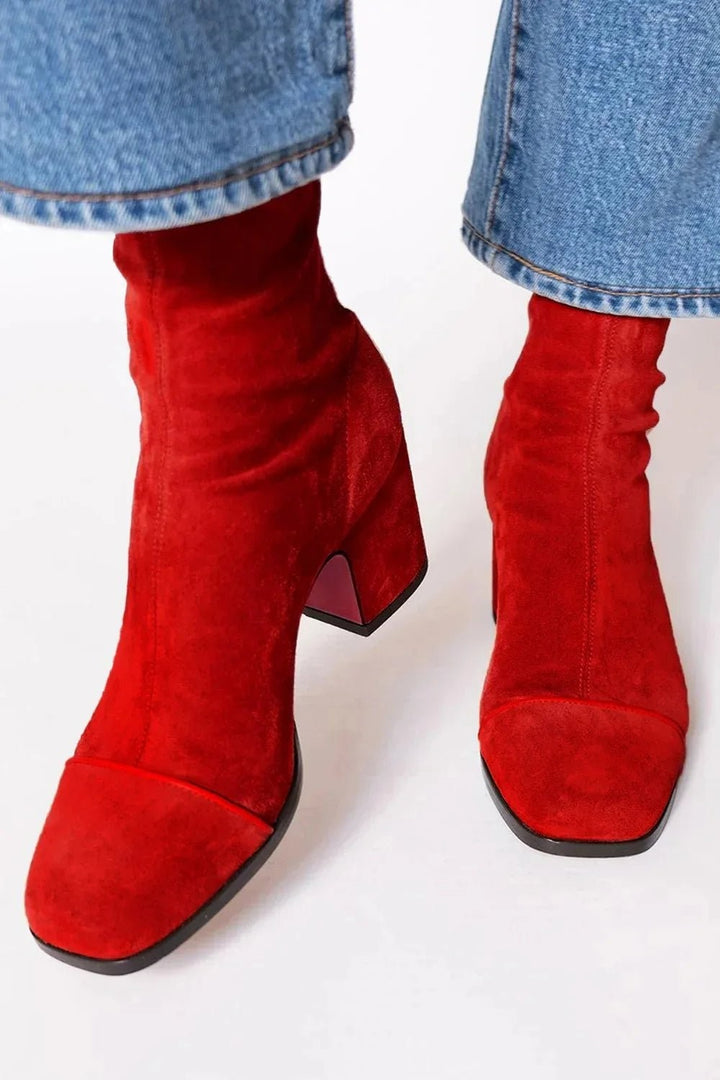 Rote Wildleder Stiefeletten mit Blockabsatz und quadratischer Zehenpartie