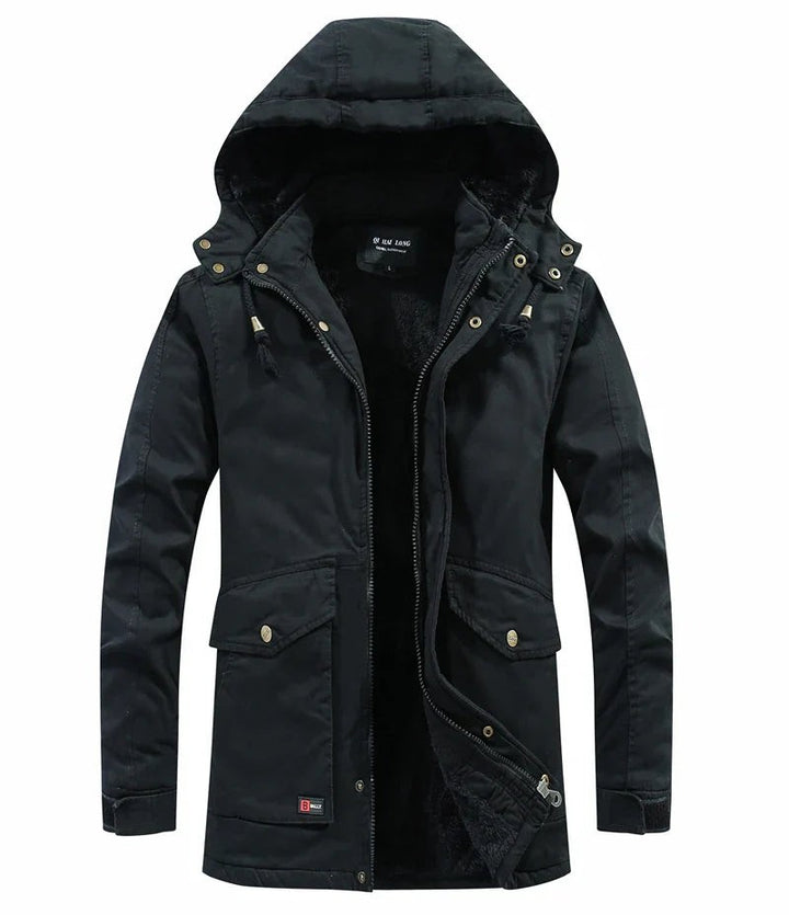 Schwarze Herren-Winterjacke mit Kapuze und Cargo-Taschen, Frontansicht offen